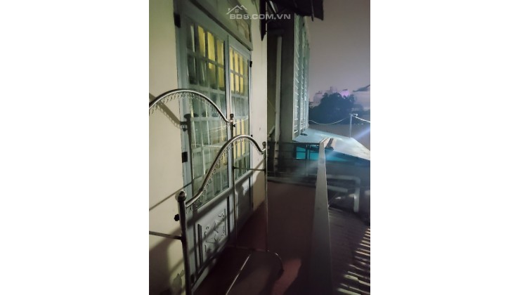 Ngộp Bank! Bán nhà quận 9 dưới 4 tỷ, 116 m2, 2 tầng, ngang 5.3 m, lh 0915128329